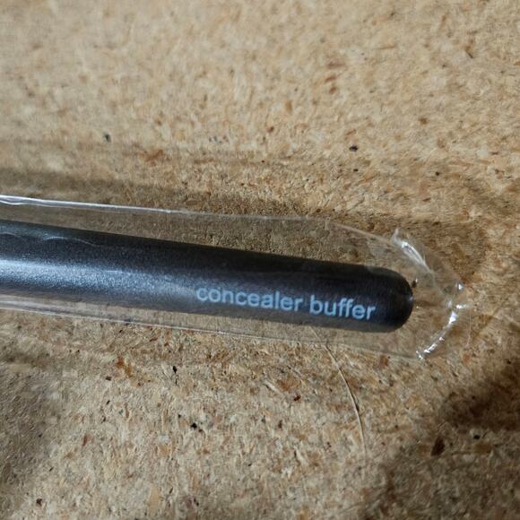 Vasanti Concealer Buffer Brush - Picture 3 of 4